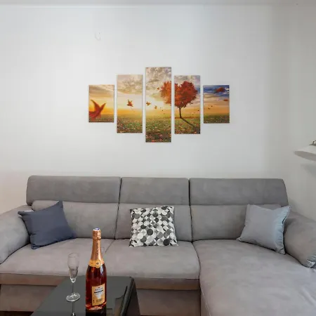 Giardino Al Mare By Interhome