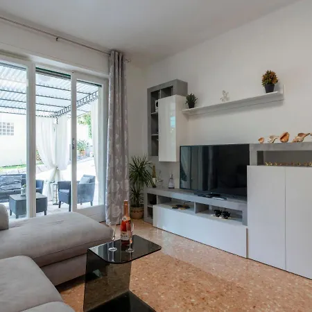 Giardino Al Mare By Interhome *